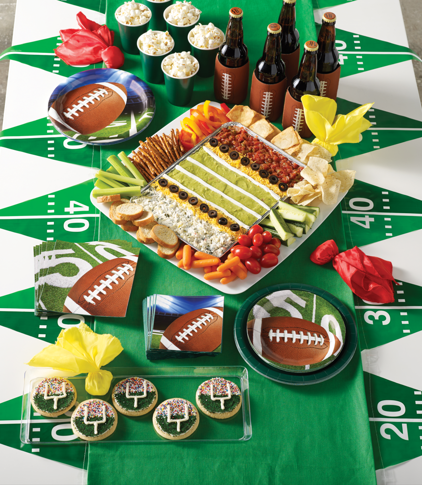 Creative Converting 331932 7" Round Touchdown Paper Plates