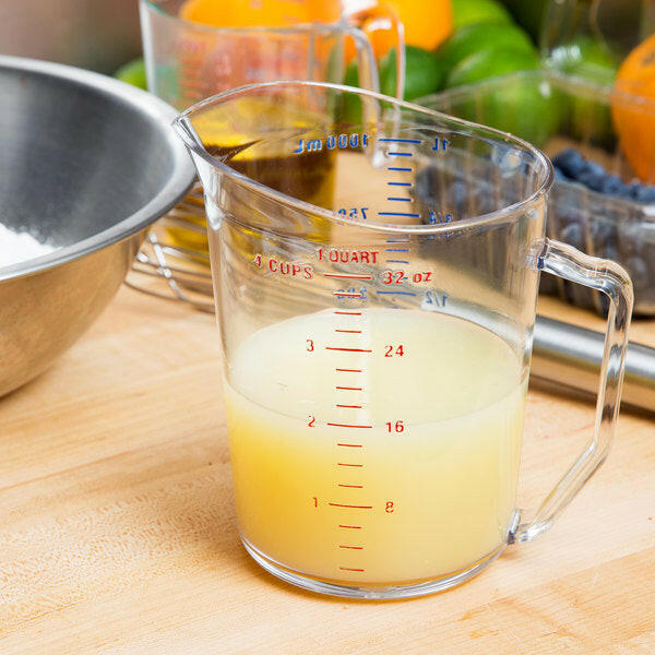 Cambro 100MCCW135 1 Quart Polycarbonate Measuring Cup Cambro