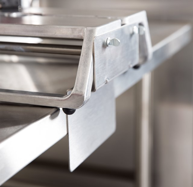 Vollrath Redco 15105 3/16" Scalloped InstaSlice Fruit and Vegetable Slicer Vollrath