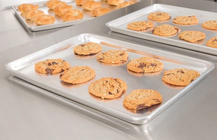 Vollrath Wear Ever 5303 Heavy Duty Half Size Aluminum Sheet Pan with Natural Finish