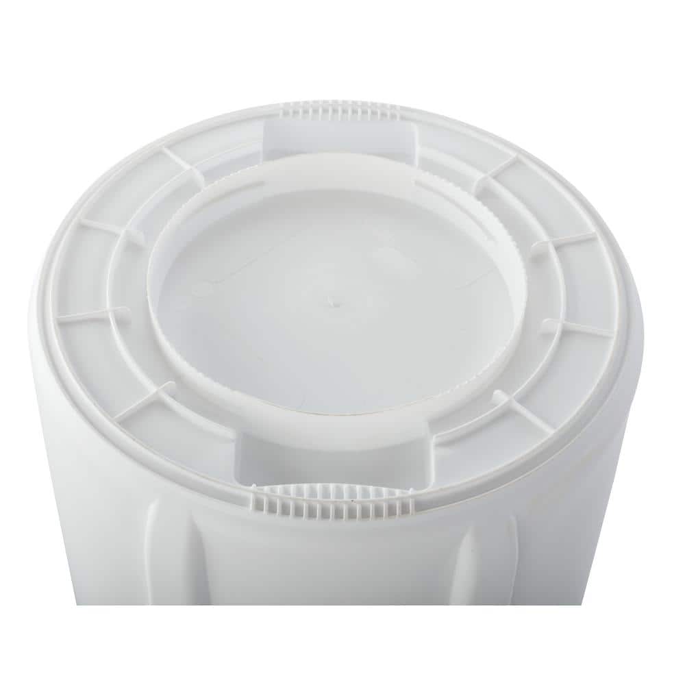Rubbermaid Vented Brute 20 Gallon White Waste Receptacle